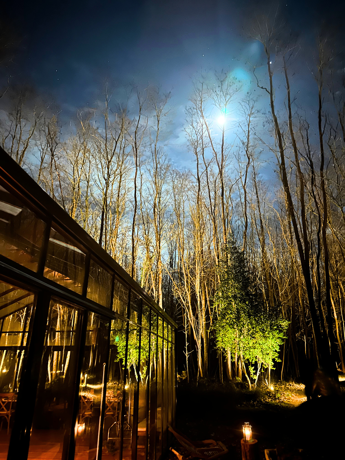 La verrière du Moulin de Malvoisine au clair de lune