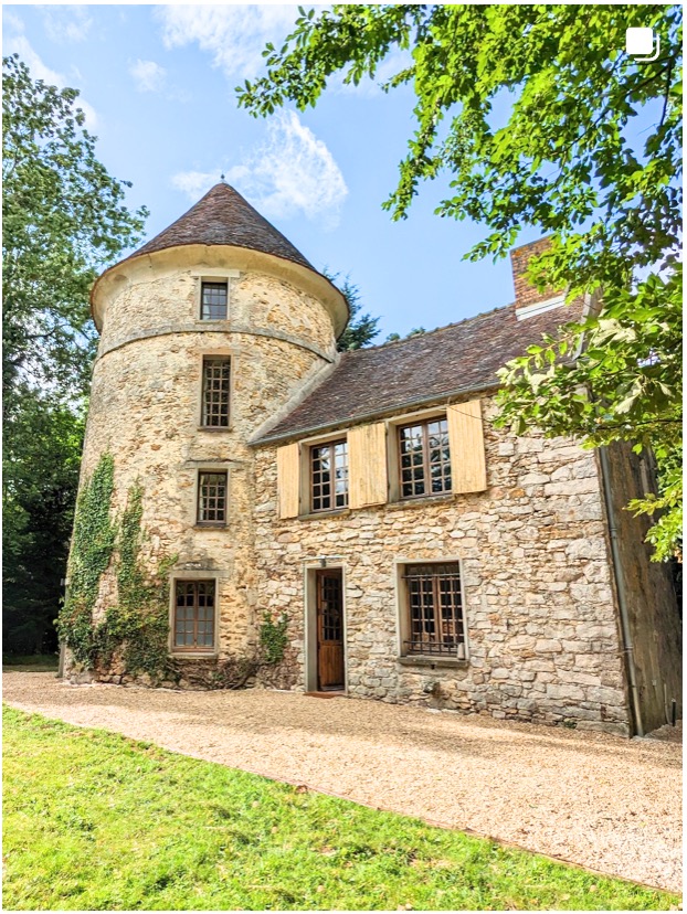 Le Moulin de Malvoisine, ancien moulin à vent du XVIe siècle